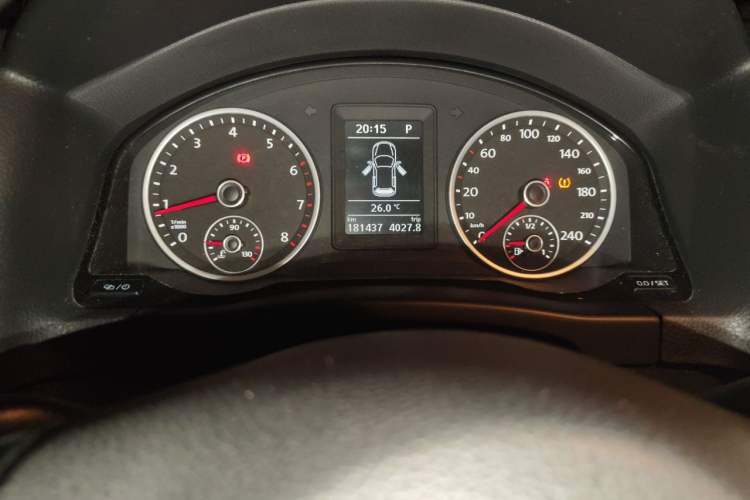 Used Volkswagen Tiguan 2015 1.8TSI Automatic Two-Wheel Drive Comfort Edition Odometer Close Up