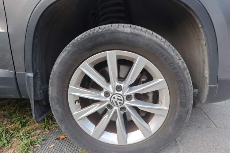 Used Volkswagen Tiguan 2015 1.8TSI Automatic Two-Wheel Drive Comfort Edition Right Front Wheel Hub