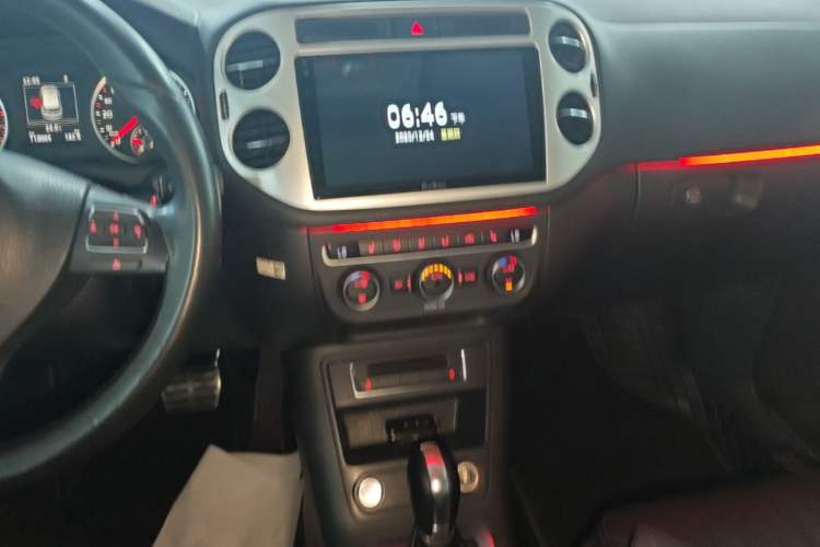 Used Volkswagen Tiguan 2015 1.8TSI Automatic Two-Wheel Drive Luxury Model Audio And AC Panel