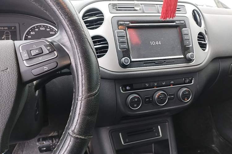 Used Volkswagen Tiguan 2015 1.8TSI Automatic Two-Wheel Drive Comfort Edition Audio And AC Panel