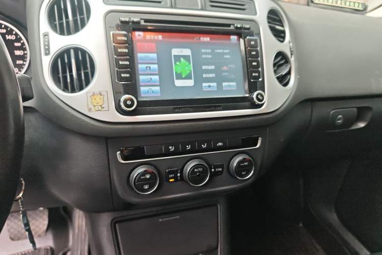 Used Volkswagen Tiguan 2015 1.8TSI Automatic Two-Wheel Drive Comfort Edition Audio And AC Panel