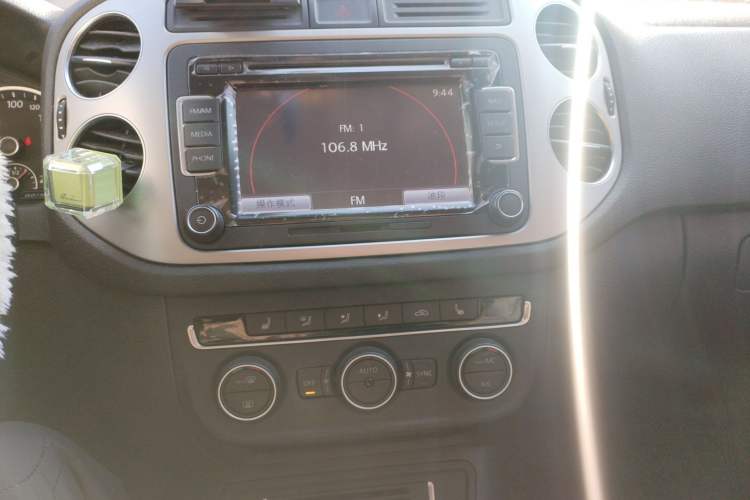 Used Volkswagen Tiguan 2015 1.8TSI Automatic All-Wheel-Drive Luxury Model Audio And AC Panel