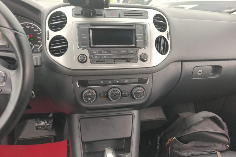 Used Volkswagen Tiguan 2015 1.8TSI Automatic Two-Wheel Drive Comfort Edition Audio And AC Panel