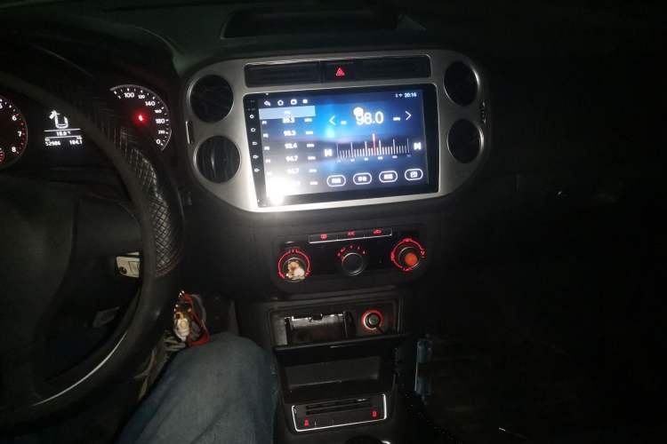 Used Volkswagen Tiguan 2015 1.8TSI Manual Two-Wheel Drive Fashion Edition Audio And AC Panel