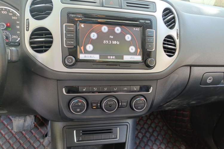 Used Volkswagen Tiguan 2015 1.8TSI Automatic Two-Wheel Drive Luxury Model Audio And AC Panel