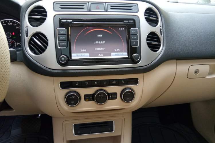Used Volkswagen Tiguan 2015 1.8TSI Automatic Two-Wheel Drive Luxury Model Audio And AC Panel