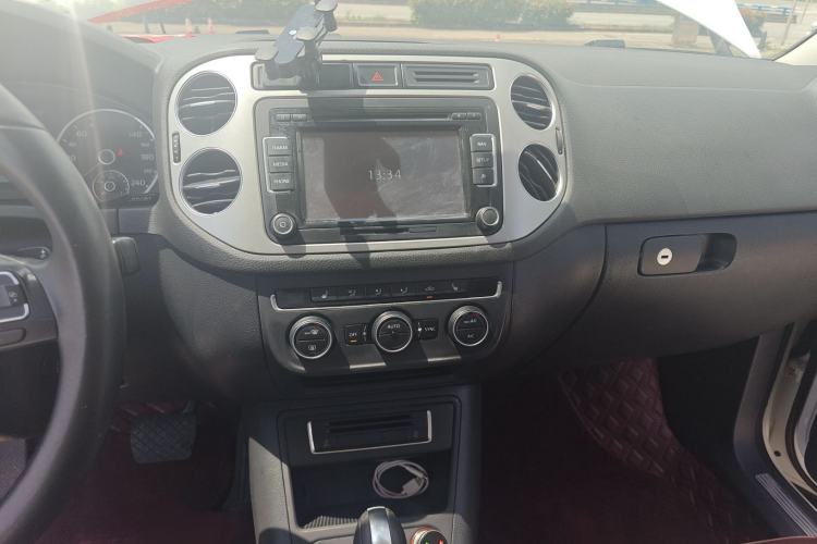 Used Volkswagen Tiguan 2015 1.8TSI Automatic Two-Wheel Drive Luxury Model Audio And AC Panel