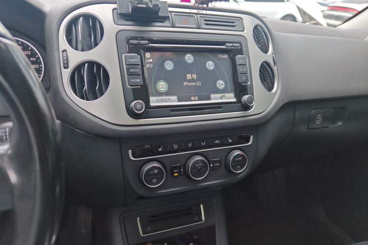 Used Volkswagen Tiguan 2015 1.8TSI Automatic Two-Wheel Drive Luxury Model Audio And AC Panel