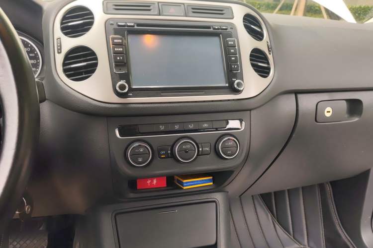 Used Volkswagen Tiguan 2015 1.8TSI Automatic Two-Wheel Drive Comfort Edition Audio And AC Panel