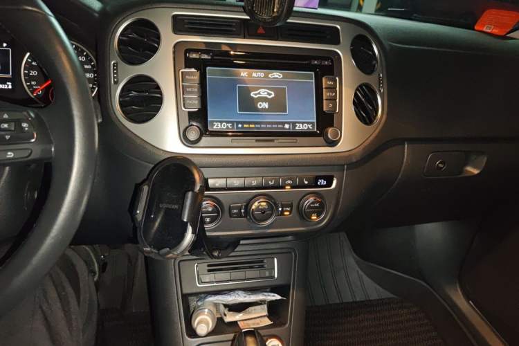 Used Volkswagen Tiguan 2015 1.8TSI Automatic Two-Wheel Drive Luxury Model Audio And AC Panel