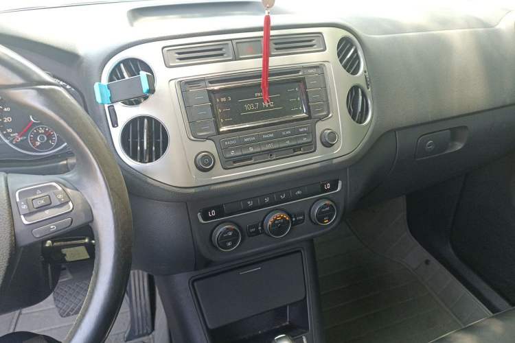 Used Volkswagen Tiguan 2015 1.8TSI Automatic Two-Wheel Drive Comfort Edition Audio And AC Panel