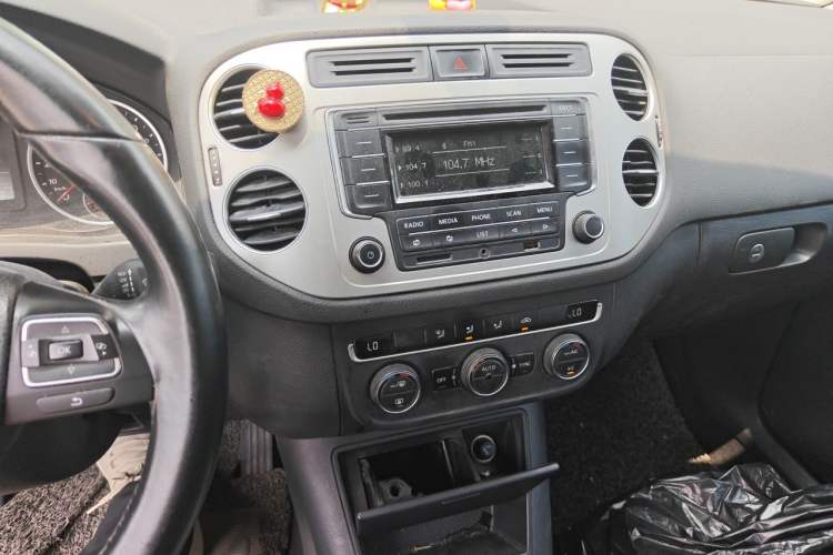 Used Volkswagen Tiguan 2015 1.8TSI Automatic Two-Wheel Drive Comfort Edition Audio And AC Panel