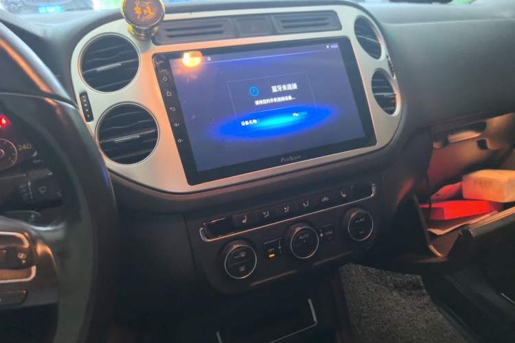 Used Volkswagen Tiguan 2015 1.8TSI Automatic Two-Wheel Drive Luxury Model Audio And AC Panel
