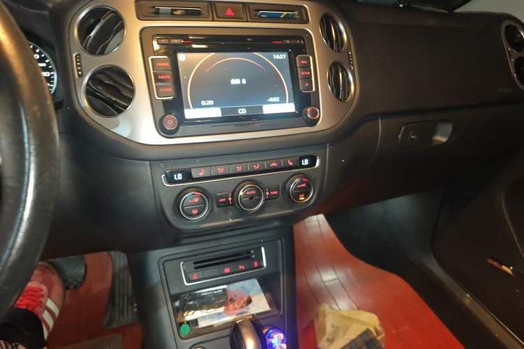 Used Volkswagen Tiguan 2015 2.0 TSI Automatic All-Wheel Drive Flagship Edition Audio And AC Panel