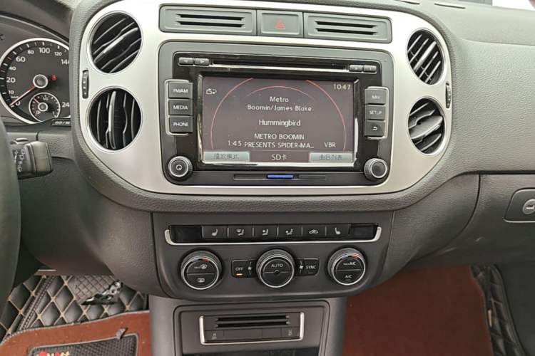 Used Volkswagen Tiguan 2015 1.8TSI Automatic All-Wheel-Drive Luxury Model Audio And AC Panel