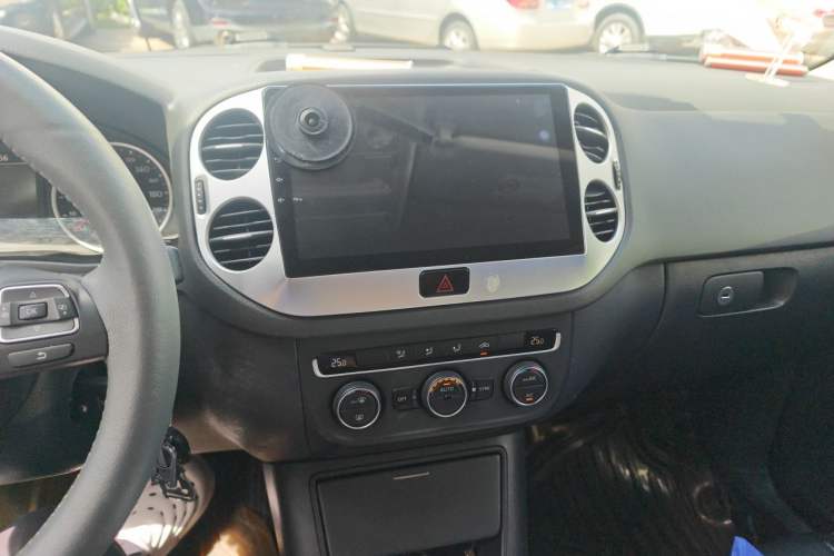 Used Volkswagen Tiguan 2015 1.8TSI Automatic Two-Wheel Drive Comfort Edition Audio And AC Panel