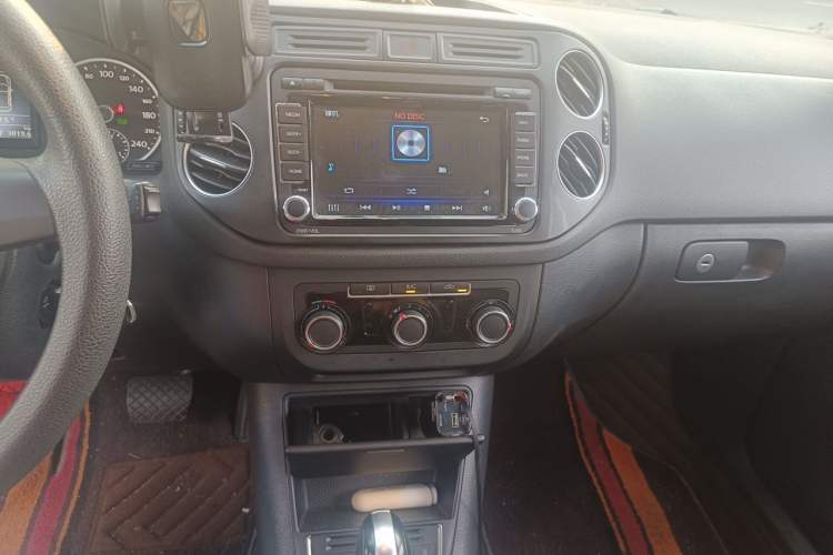 Used Volkswagen Tiguan 2015 1.8TSI Automatic Two-Wheel Drive Trend Edition Audio And AC Panel