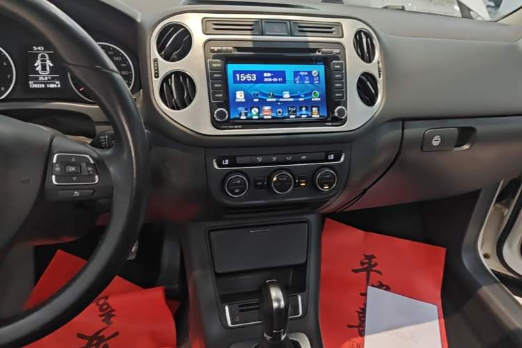 Used Volkswagen Tiguan 2015 1.8TSI Automatic All-Wheel Drive Comfort Edition Audio And AC Panel