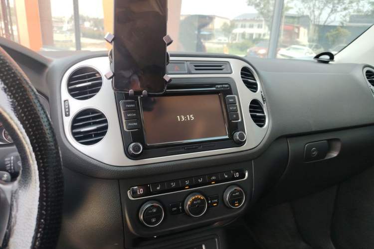 Used Volkswagen Tiguan 2015 1.8TSI Automatic Two-Wheel Drive Luxury Model Audio And AC Panel