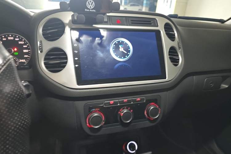 Used Volkswagen Tiguan 2015 1.8TSI Automatic Two-Wheel Drive Trend Edition Audio And AC Panel
