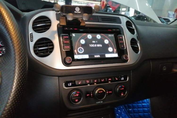 Used Volkswagen Tiguan 2015 1.8TSI Automatic Two-Wheel Drive Luxury Model Audio And AC Panel