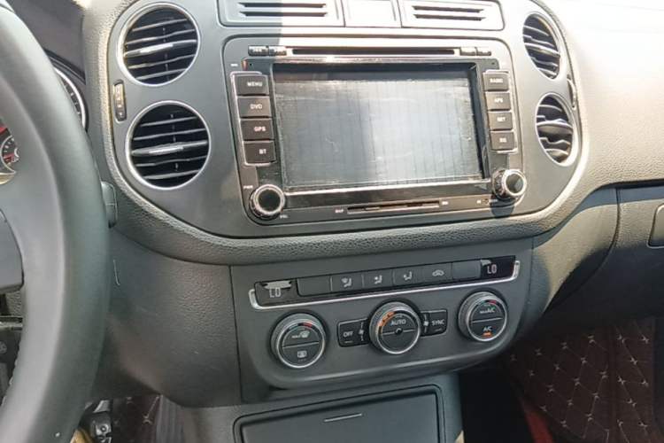 Used Volkswagen Tiguan 2015 1.8TSI Automatic Two-Wheel Drive Comfort Edition Audio And AC Panel