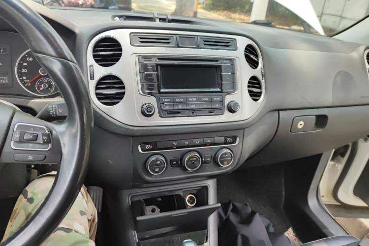 Used Volkswagen Tiguan 2015 1.8TSI Automatic Two-Wheel Drive Comfort Edition Audio And AC Panel