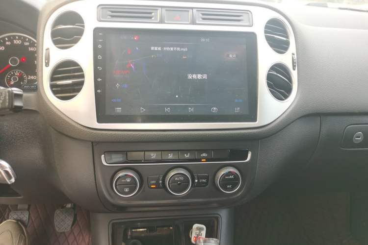 Used Volkswagen Tiguan 2015 1.4TSI Manual Two-Wheel Drive BlueMotion Edition Audio And AC Panel