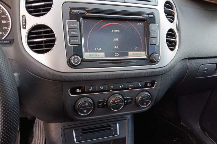 Used Volkswagen Tiguan 2015 1.8TSI Automatic All-Wheel-Drive Luxury Model Audio And AC Panel