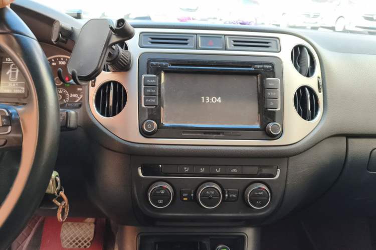 Used Volkswagen Tiguan 2015 1.8TSI Automatic Two-Wheel Drive Luxury Model Audio And AC Panel