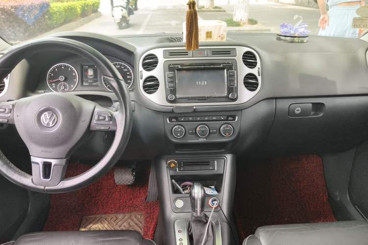 Used Volkswagen Tiguan 2015 1.8TSI Automatic Two-Wheel Drive Luxury Model Audio And AC Panel