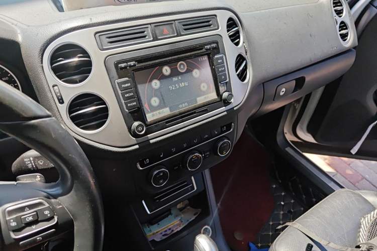 Used Volkswagen Tiguan 2015 1.8TSI Automatic All-Wheel-Drive Luxury Model Audio And AC Panel