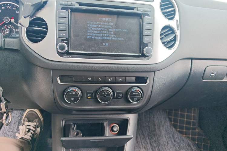 Used Volkswagen Tiguan 2015 1.8TSI Automatic Two-Wheel Drive Comfort Edition Audio And AC Panel