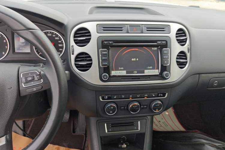 Used Volkswagen Tiguan 2015 1.8TSI Automatic Two-Wheel Drive Luxury Model Audio And AC Panel