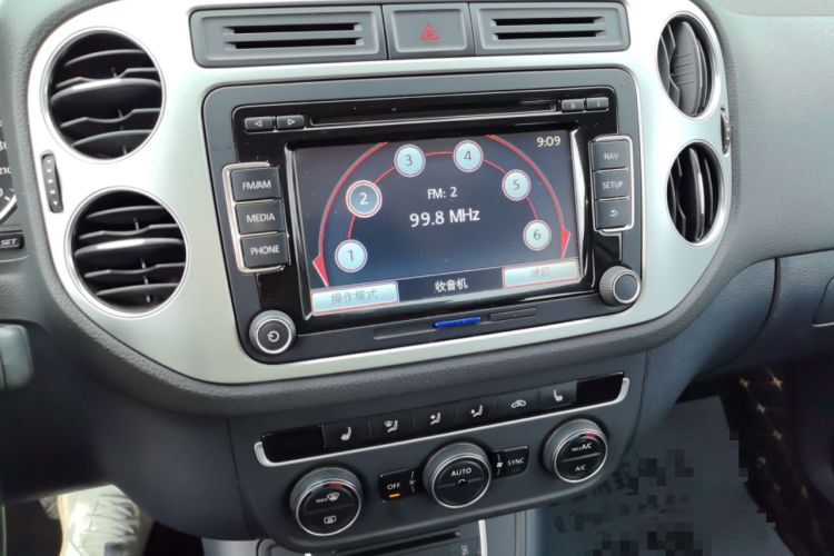 Used Volkswagen Tiguan 2015 1.8TSI Automatic Two-Wheel Drive Luxury Model Audio And AC Panel