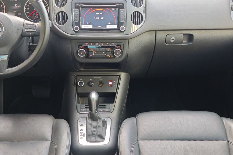 Used Volkswagen Tiguan 2015 2.0 TSI Comfort Edition Audio And AC Panel