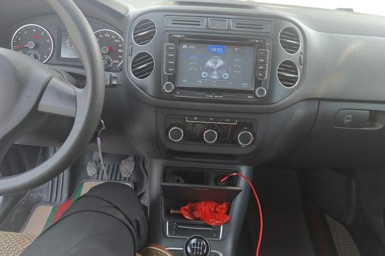 Used Volkswagen Tiguan 2015 1.8TSI Manual Two-Wheel Drive Fashion Edition Audio And AC Panel