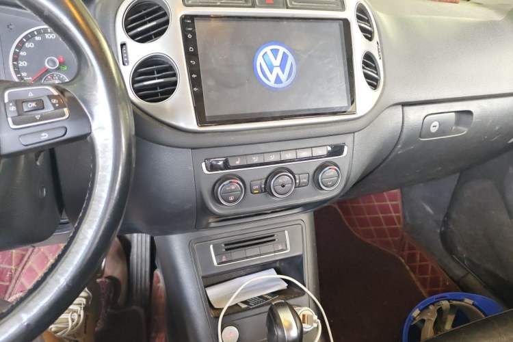 Used Volkswagen Tiguan 2015 1.8TSI Automatic Two-Wheel Drive Luxury Model Audio And AC Panel