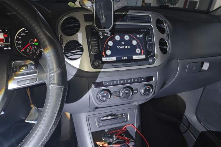 Used Volkswagen Tiguan 2015 1.8TSI Automatic All-Wheel-Drive Luxury Model Audio And AC Panel