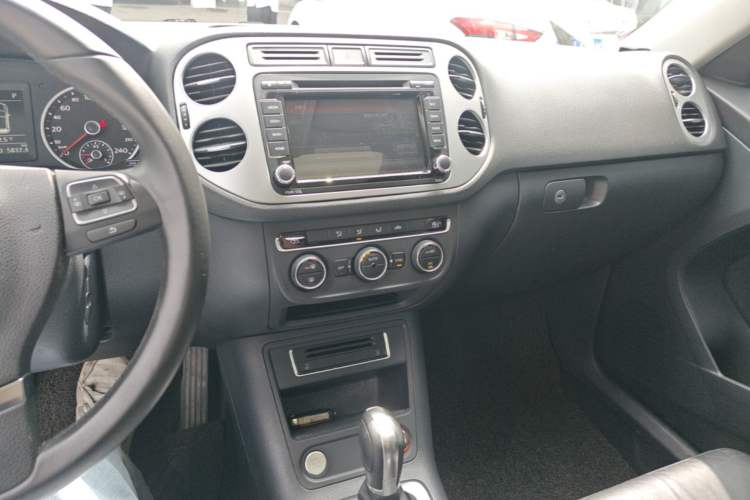 Used Volkswagen Tiguan 2015 2.0 TSI Automatic All-Wheel Drive Comfort Vision Edition Audio And AC Panel