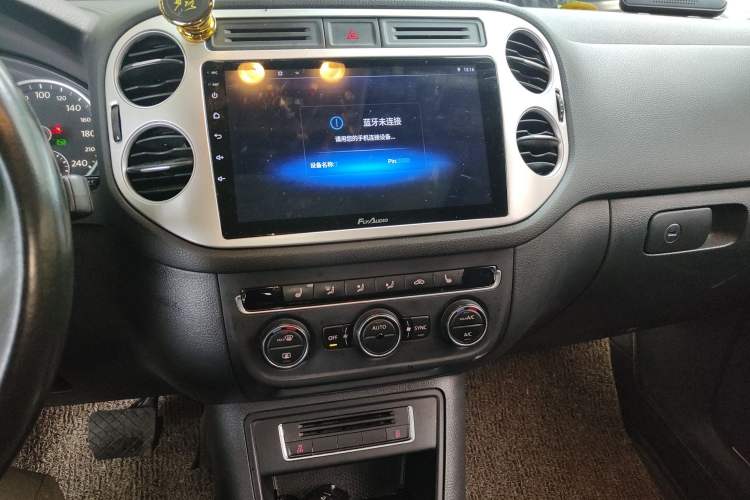 Used Volkswagen Tiguan 2015 1.8TSI Automatic Two-Wheel Drive Luxury Model Audio And AC Panel