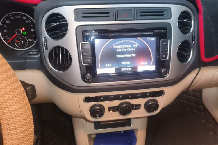 Used Volkswagen Tiguan 2015 1.8TSI Automatic Two-Wheel Drive Luxury Model Audio And AC Panel
