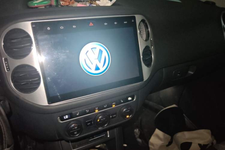 Used Volkswagen Tiguan 2015 1.8TSI Automatic Two-Wheel Drive Luxury Model Audio And AC Panel
