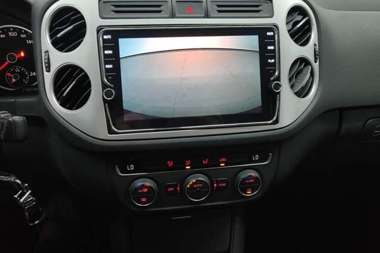 Used Volkswagen Tiguan 2015 1.8TSI Automatic Two-Wheel Drive Comfort Edition Audio And AC Panel