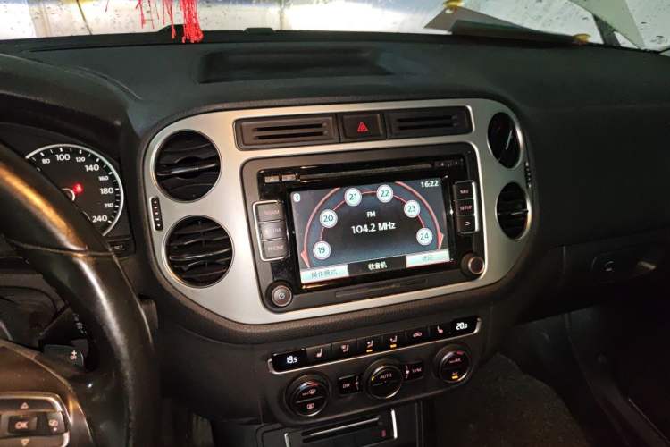Used Volkswagen Tiguan 2015 1.8TSI Automatic Two-Wheel Drive Luxury Model Audio And AC Panel