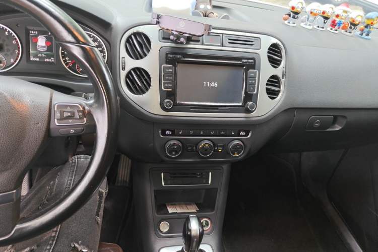 Used Volkswagen Tiguan 2015 1.8TSI Automatic Two-Wheel Drive Luxury Model Audio And AC Panel