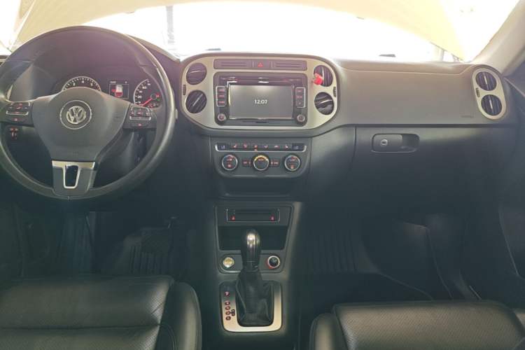 Used Volkswagen Tiguan 2015 1.8TSI Automatic Two-Wheel Drive Luxury Model Audio And AC Panel
