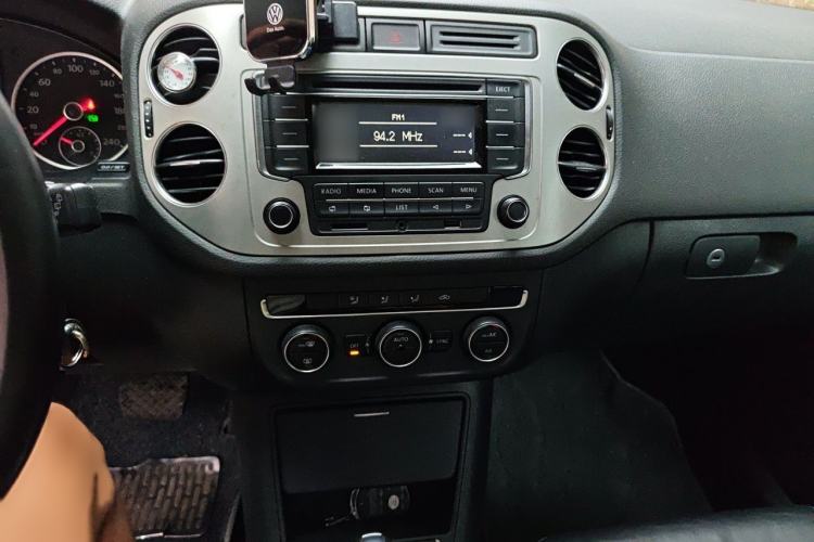 Used Volkswagen Tiguan 2015 1.8TSI Automatic Two-Wheel Drive Comfort Edition Audio And AC Panel