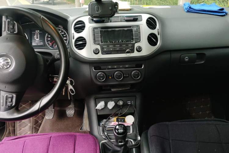 Used Volkswagen Tiguan 2015 1.8TSI Manual Two-Wheel-Drive Limited Edition Audio And AC Panel