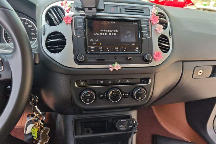 Used Volkswagen Tiguan 2015 1.8TSI Automatic Two-Wheel Drive Comfort Edition Audio And AC Panel